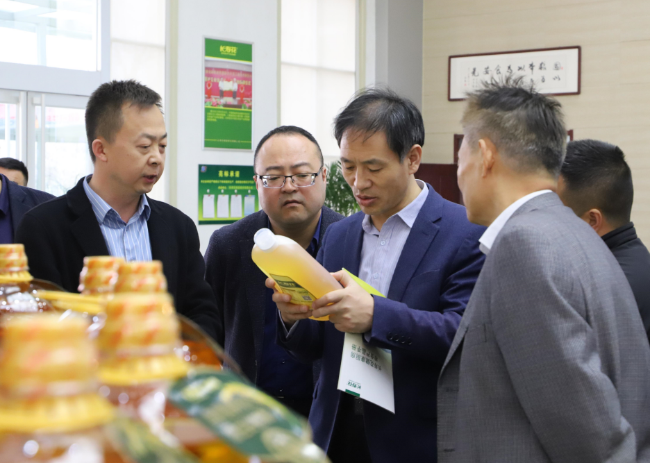 甘肅省定西市糧食和物資儲備局黨組書記、局長燕永春一行來山東三星集團(tuán)參觀座談