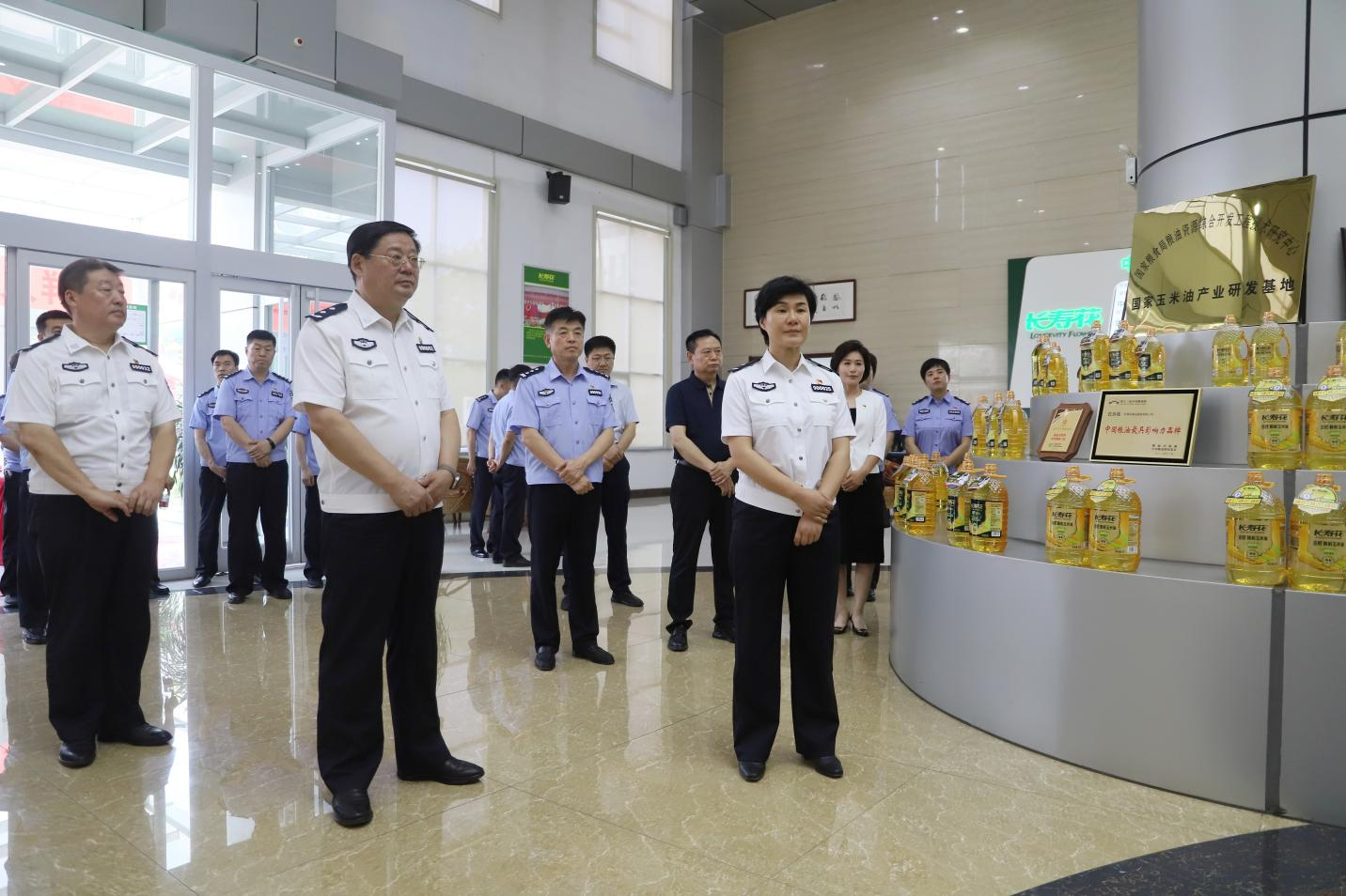 全市公安機(jī)關(guān)防范打擊民營企業(yè)內(nèi)部人員職務(wù)犯罪“礪劍?護(hù)航2024”專項行動暨經(jīng)偵重點(diǎn)工作推進(jìn)會與會人員來山東三星集團(tuán)觀摩