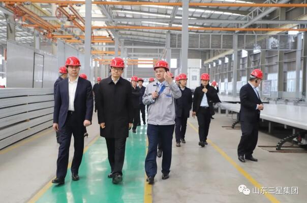 山東重工集團(tuán)、濰柴動力、中國重汽集團(tuán)、中通客車集團(tuán)領(lǐng)導(dǎo)一行來機(jī)械公司交流考察