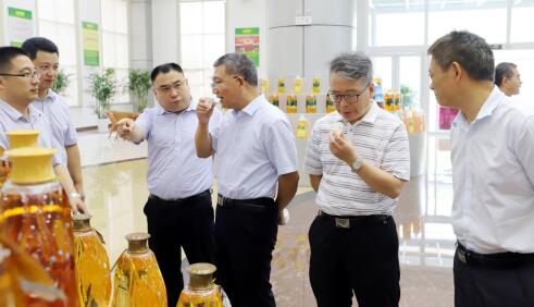 中國糧食經(jīng)濟(jì)雜志社社長、主編李福君來山東三星集團(tuán)調(diào)研